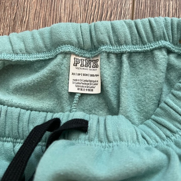 NWOT Vs pink set - Picture 3 of 3